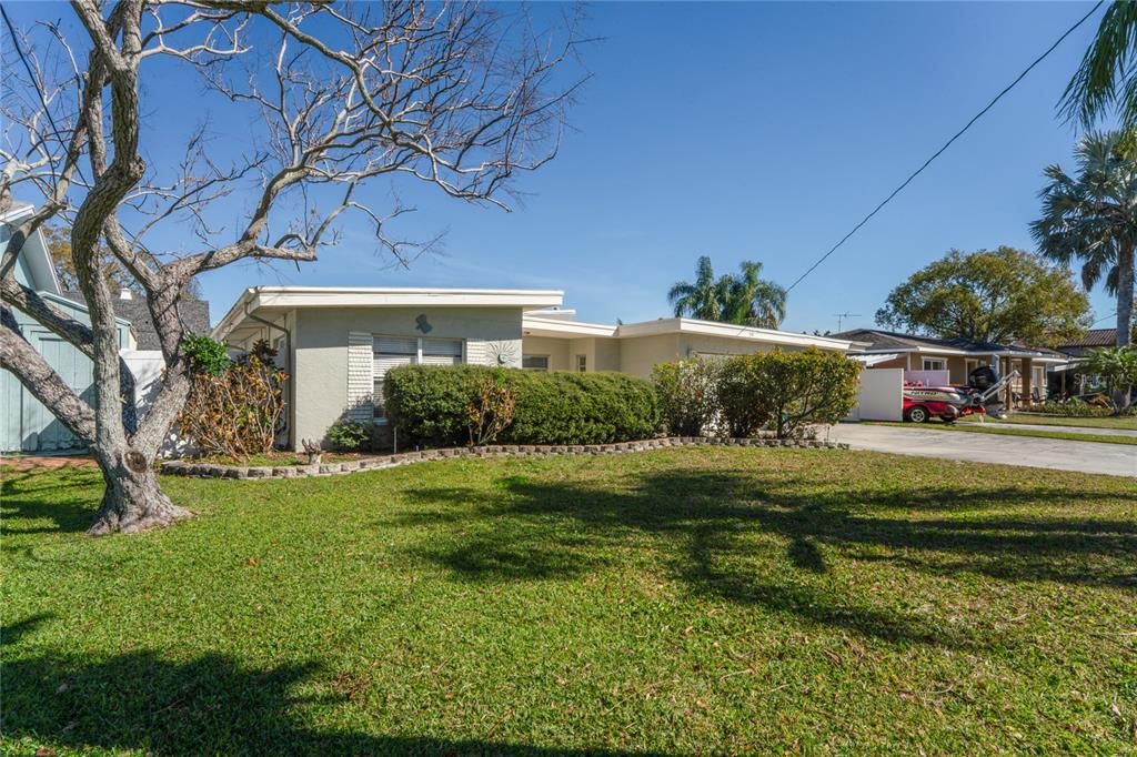 For Sale: $360,000 (2 beds, 2 baths, 1660 Square Feet)