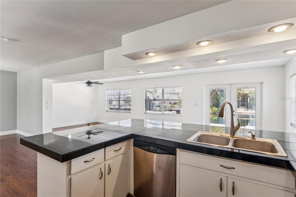 For Sale: $360,000 (2 beds, 2 baths, 1660 Square Feet)