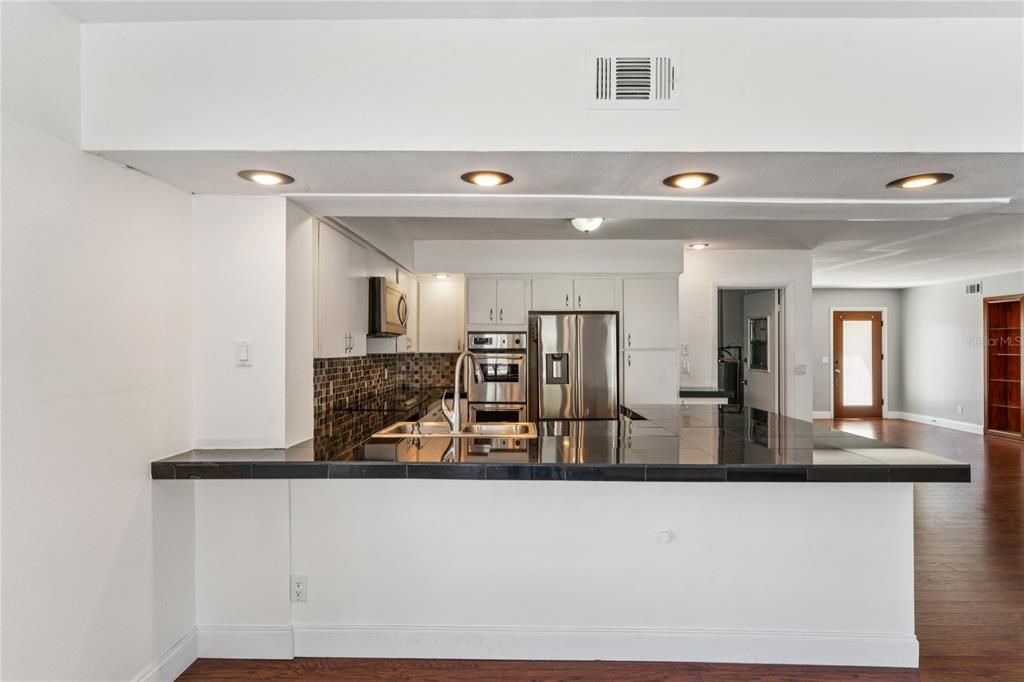 For Sale: $360,000 (2 beds, 2 baths, 1660 Square Feet)