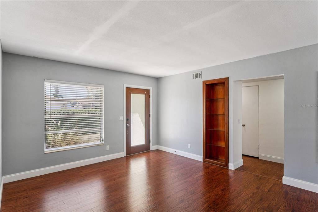 For Sale: $360,000 (2 beds, 2 baths, 1660 Square Feet)