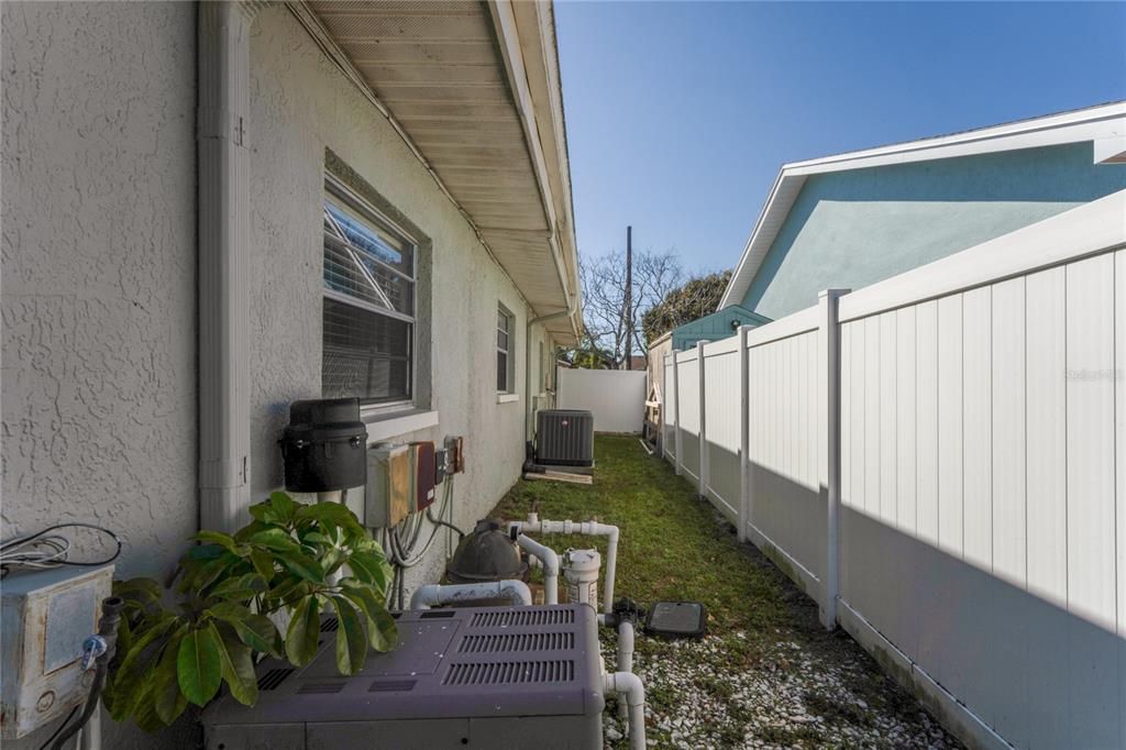 For Sale: $360,000 (2 beds, 2 baths, 1660 Square Feet)