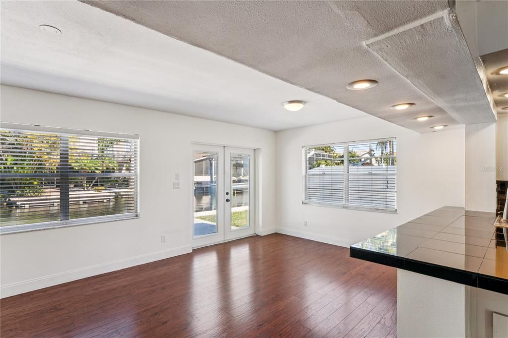 For Sale: $360,000 (2 beds, 2 baths, 1660 Square Feet)
