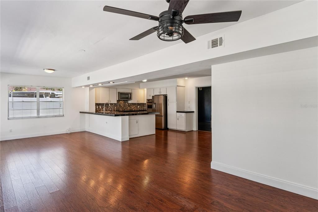 For Sale: $360,000 (2 beds, 2 baths, 1660 Square Feet)