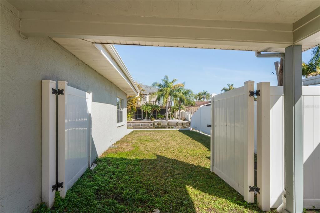 For Sale: $360,000 (2 beds, 2 baths, 1660 Square Feet)