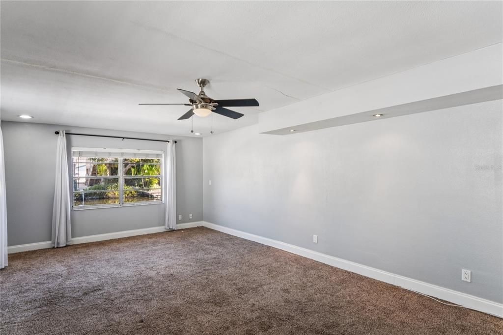 For Sale: $360,000 (2 beds, 2 baths, 1660 Square Feet)