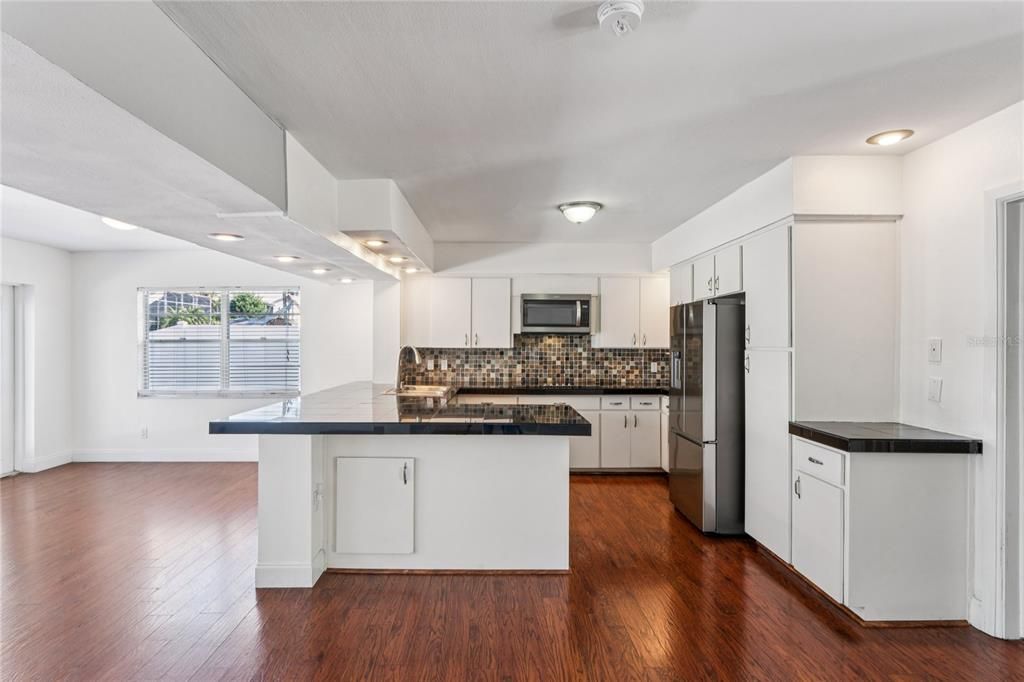 For Sale: $360,000 (2 beds, 2 baths, 1660 Square Feet)