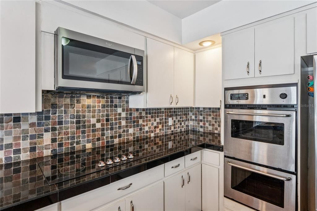 For Sale: $360,000 (2 beds, 2 baths, 1660 Square Feet)