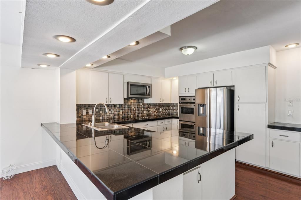 For Sale: $360,000 (2 beds, 2 baths, 1660 Square Feet)