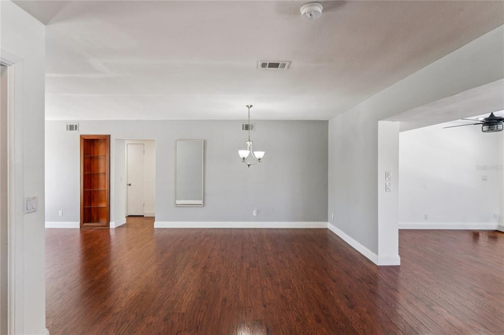 For Sale: $360,000 (2 beds, 2 baths, 1660 Square Feet)