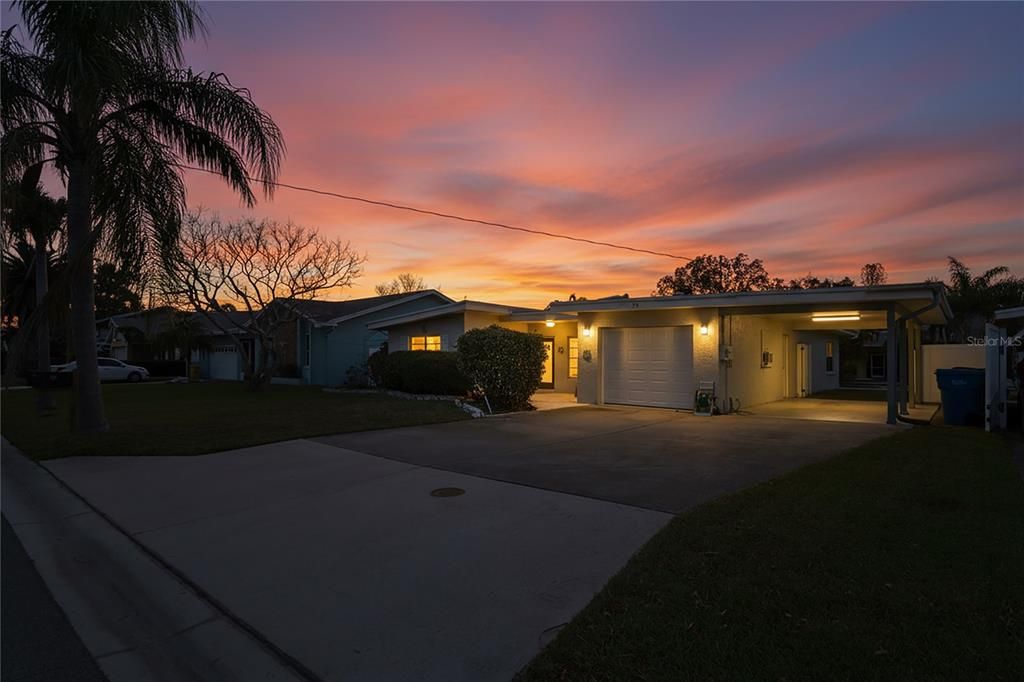 For Sale: $360,000 (2 beds, 2 baths, 1660 Square Feet)