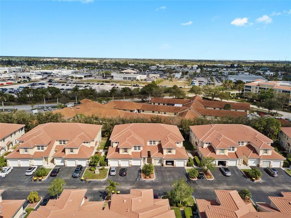 Activo con contrato: $270,000 (2 camas, 2 baños, 1306 Pies cuadrados)