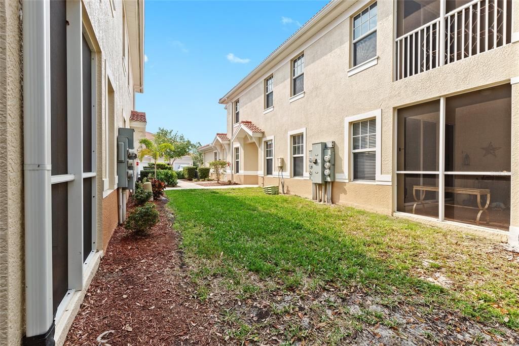 Activo con contrato: $270,000 (2 camas, 2 baños, 1306 Pies cuadrados)