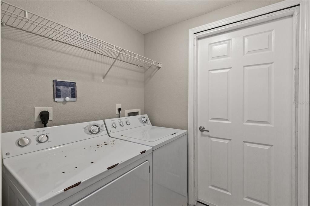 Activo con contrato: $270,000 (2 camas, 2 baños, 1306 Pies cuadrados)