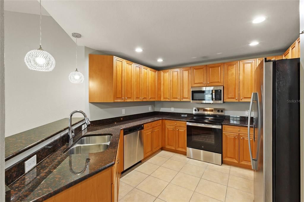 Activo con contrato: $270,000 (2 camas, 2 baños, 1306 Pies cuadrados)