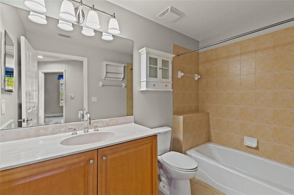 Activo con contrato: $270,000 (2 camas, 2 baños, 1306 Pies cuadrados)