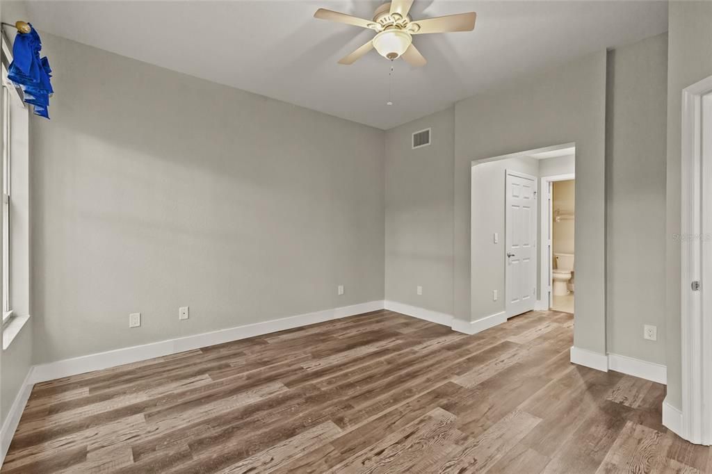 Activo con contrato: $270,000 (2 camas, 2 baños, 1306 Pies cuadrados)