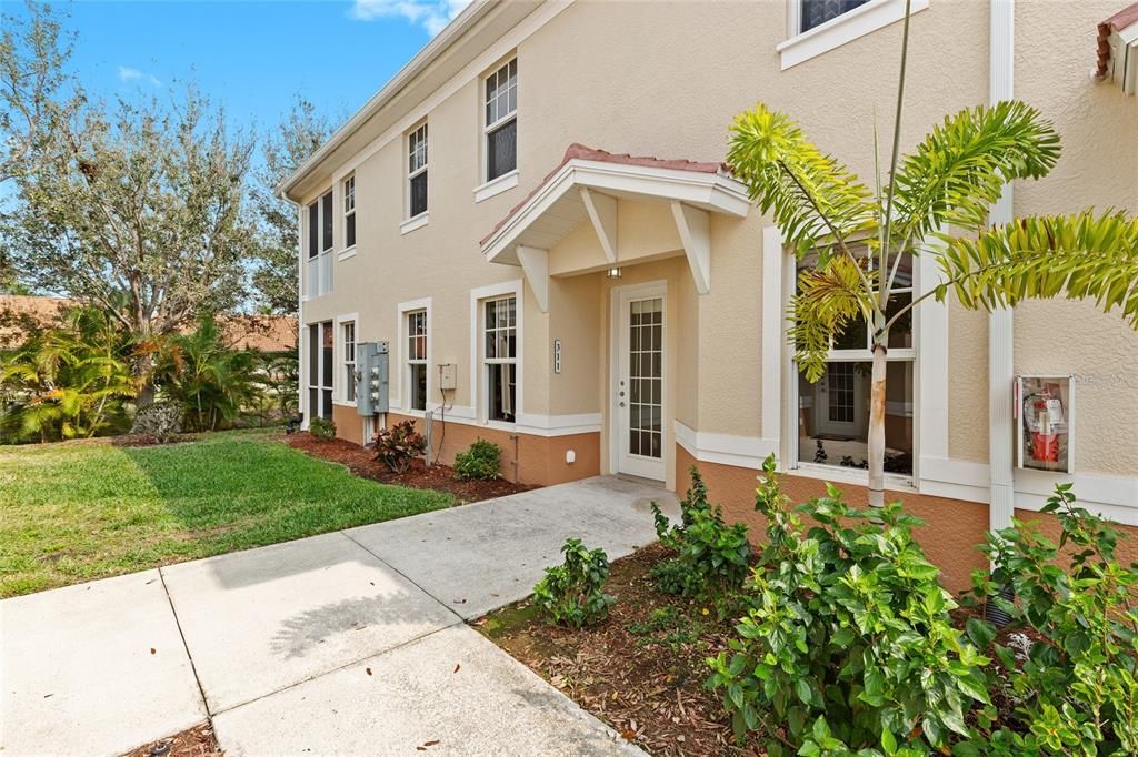 Activo con contrato: $270,000 (2 camas, 2 baños, 1306 Pies cuadrados)