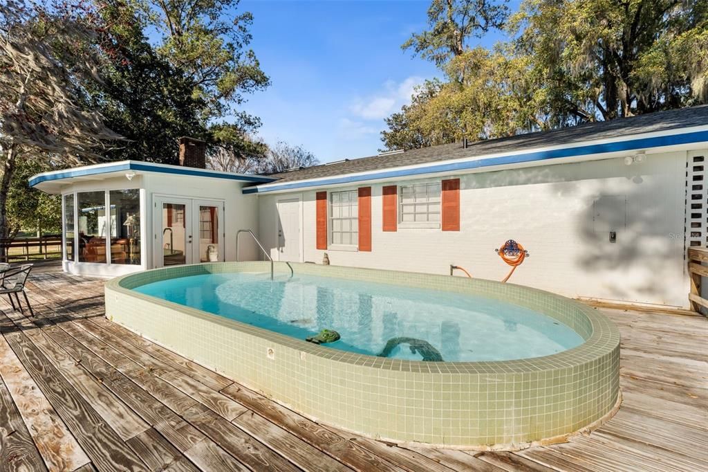 Active With Contract: $1,300,000 (3 beds, 3 baths, 2850 Square Feet)
