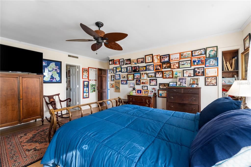Active With Contract: $1,300,000 (3 beds, 3 baths, 2850 Square Feet)