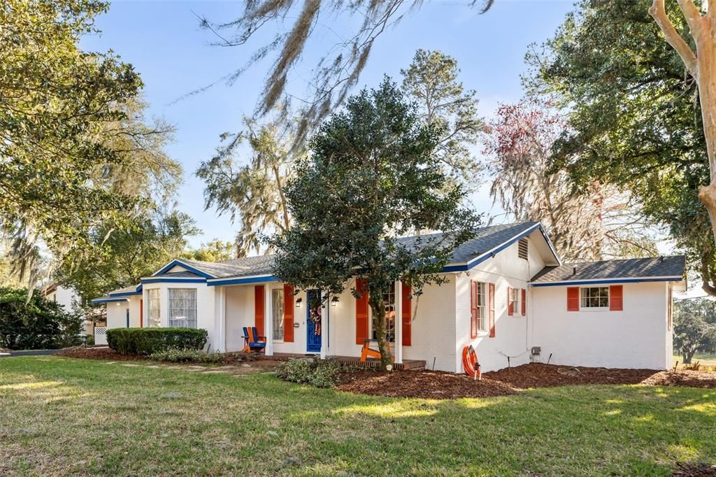 Active With Contract: $1,300,000 (3 beds, 3 baths, 2850 Square Feet)