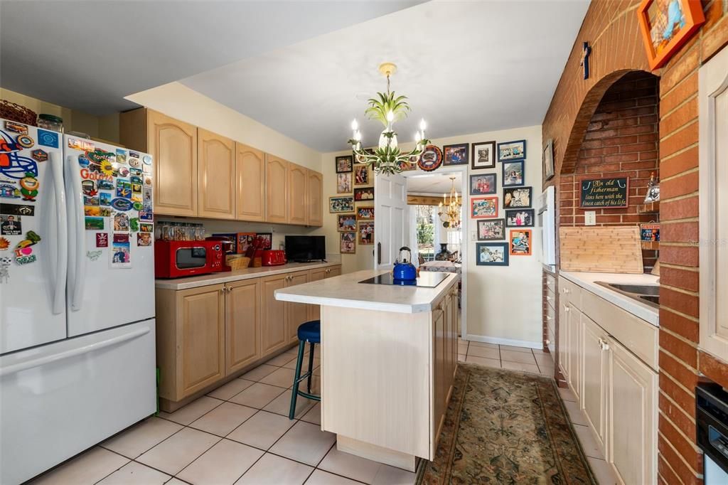 Active With Contract: $1,300,000 (3 beds, 3 baths, 2850 Square Feet)