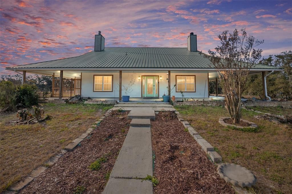 For Sale: $574,900 (3 beds, 2 baths, 3168 Square Feet)