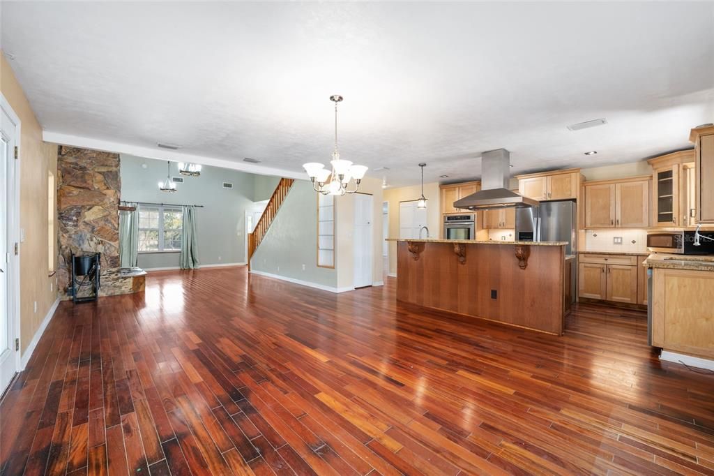 For Sale: $574,900 (3 beds, 2 baths, 3168 Square Feet)