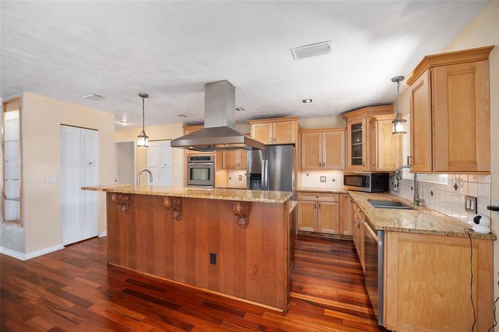 For Sale: $574,900 (3 beds, 2 baths, 3168 Square Feet)