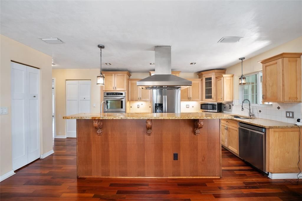 For Sale: $574,900 (3 beds, 2 baths, 3168 Square Feet)