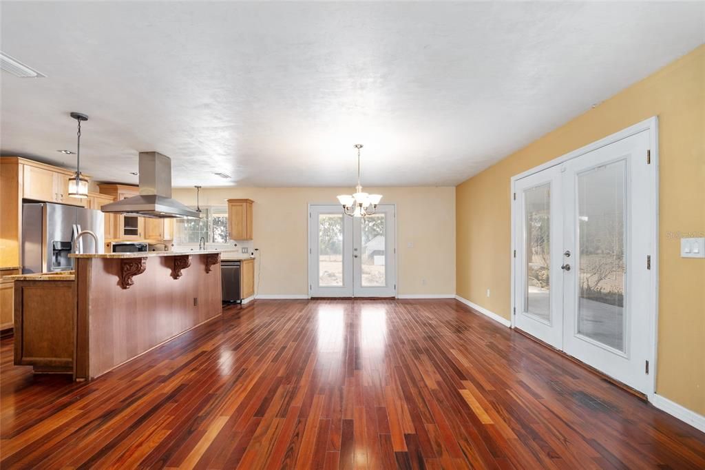 For Sale: $574,900 (3 beds, 2 baths, 3168 Square Feet)
