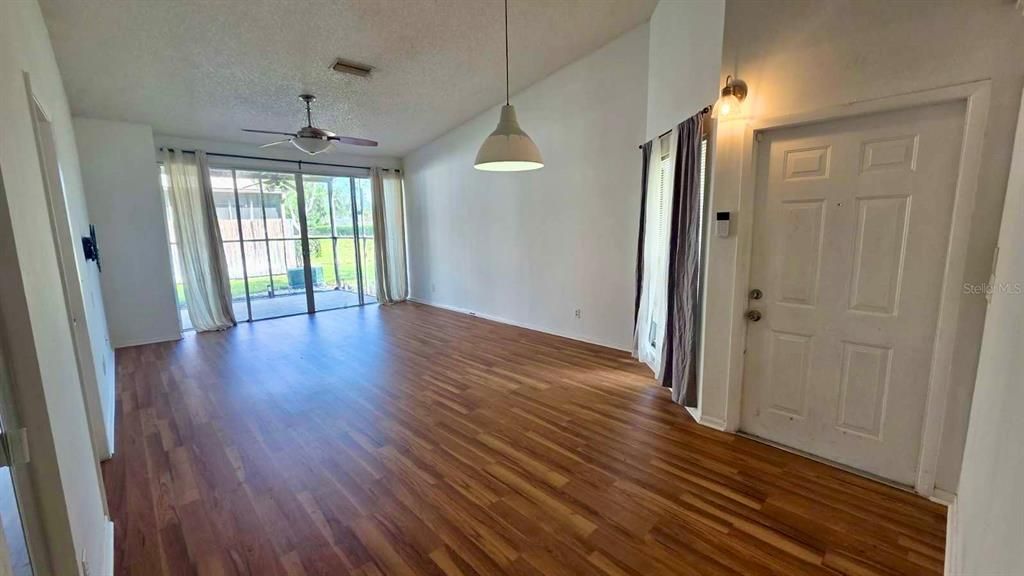 For Rent: $2,100 (3 beds, 2 baths, 1244 Square Feet)