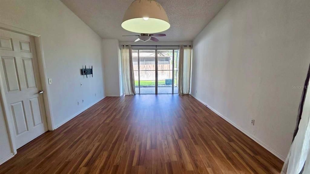 For Rent: $2,100 (3 beds, 2 baths, 1244 Square Feet)