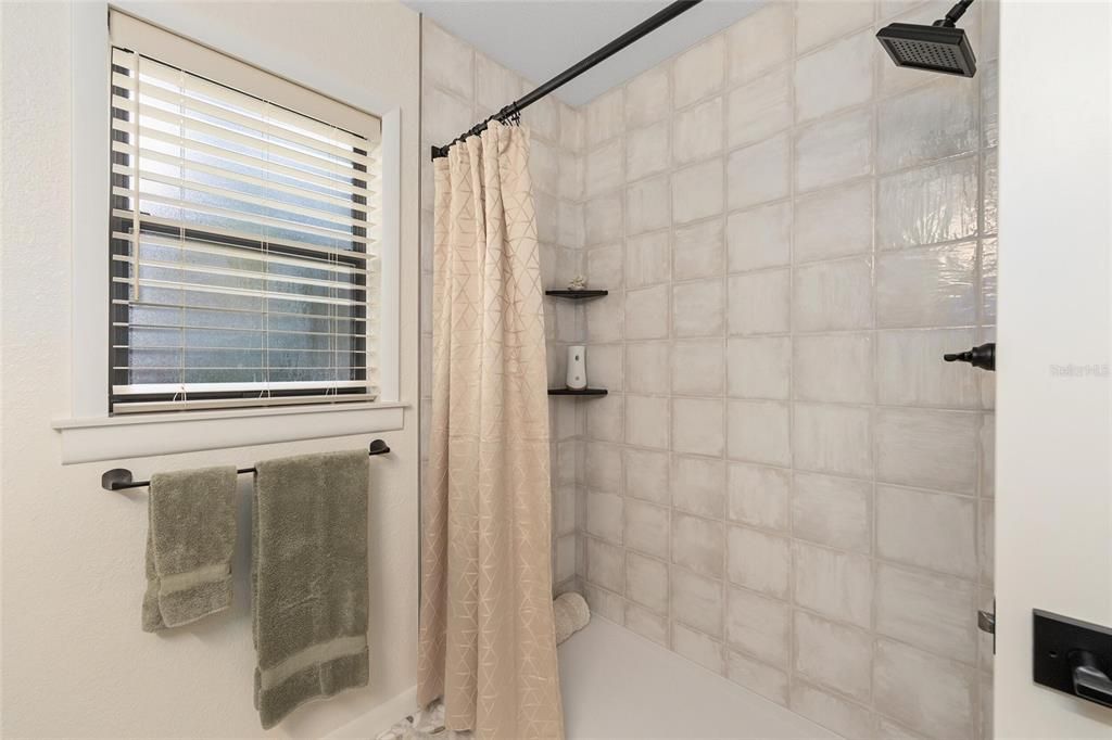 Activo con contrato: $438,500 (3 camas, 2 baños, 1772 Pies cuadrados)