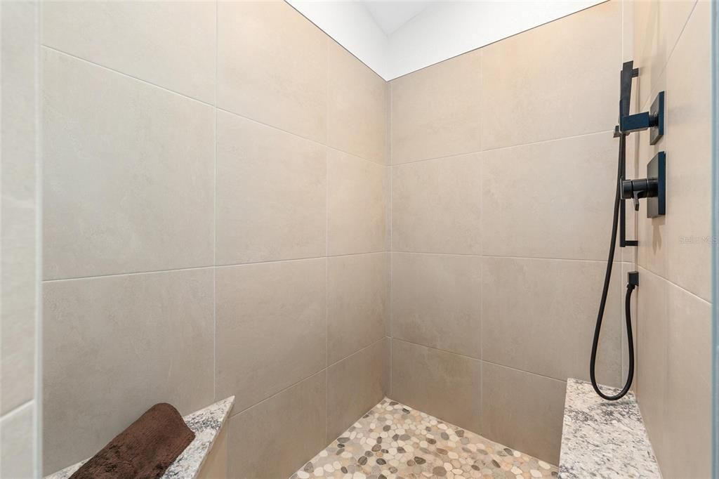 Activo con contrato: $438,500 (3 camas, 2 baños, 1772 Pies cuadrados)