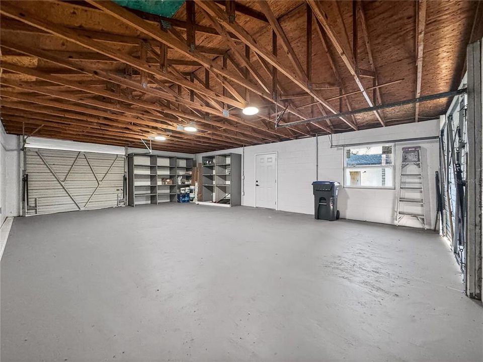 Activo con contrato: $374,900 (3 camas, 2 baños, 1745 Pies cuadrados)