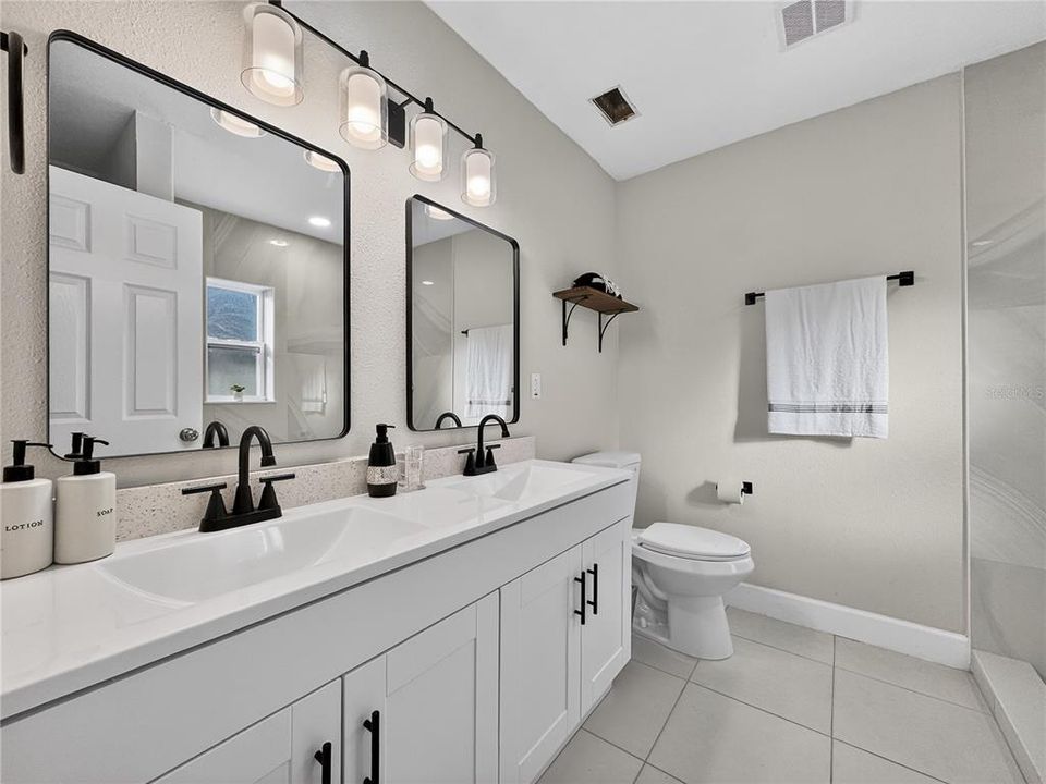 Activo con contrato: $374,900 (3 camas, 2 baños, 1745 Pies cuadrados)