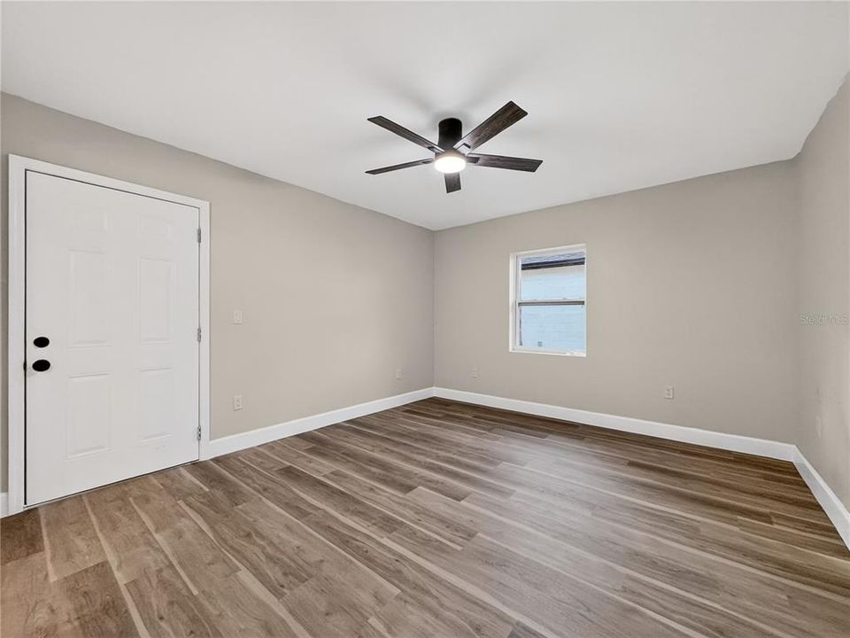 Activo con contrato: $374,900 (3 camas, 2 baños, 1745 Pies cuadrados)
