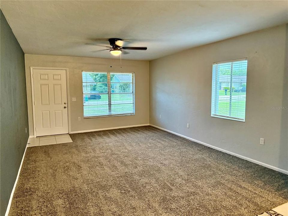 For Sale: $218,000 (2 beds, 2 baths, 1279 Square Feet)