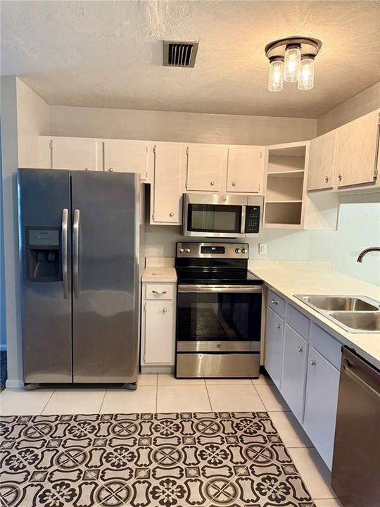 For Sale: $218,000 (2 beds, 2 baths, 1279 Square Feet)