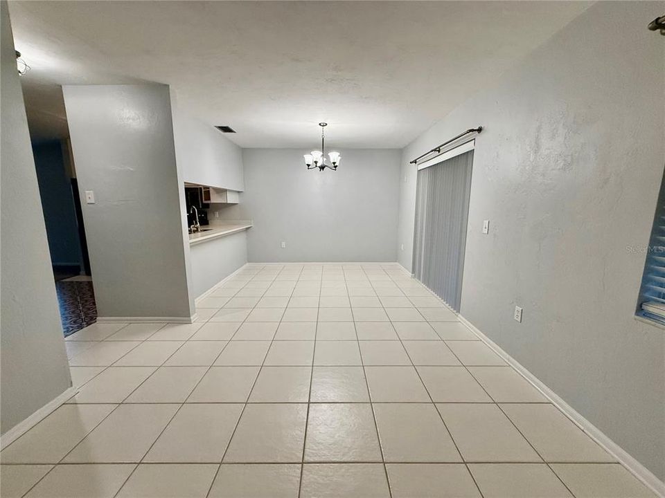 For Sale: $218,000 (2 beds, 2 baths, 1279 Square Feet)