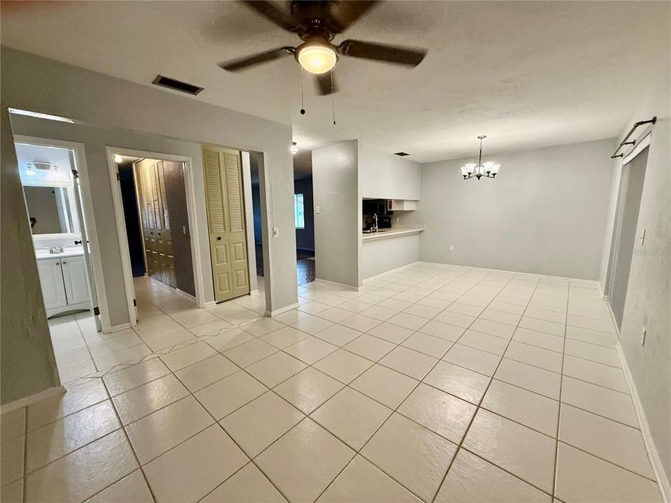 For Sale: $218,000 (2 beds, 2 baths, 1279 Square Feet)