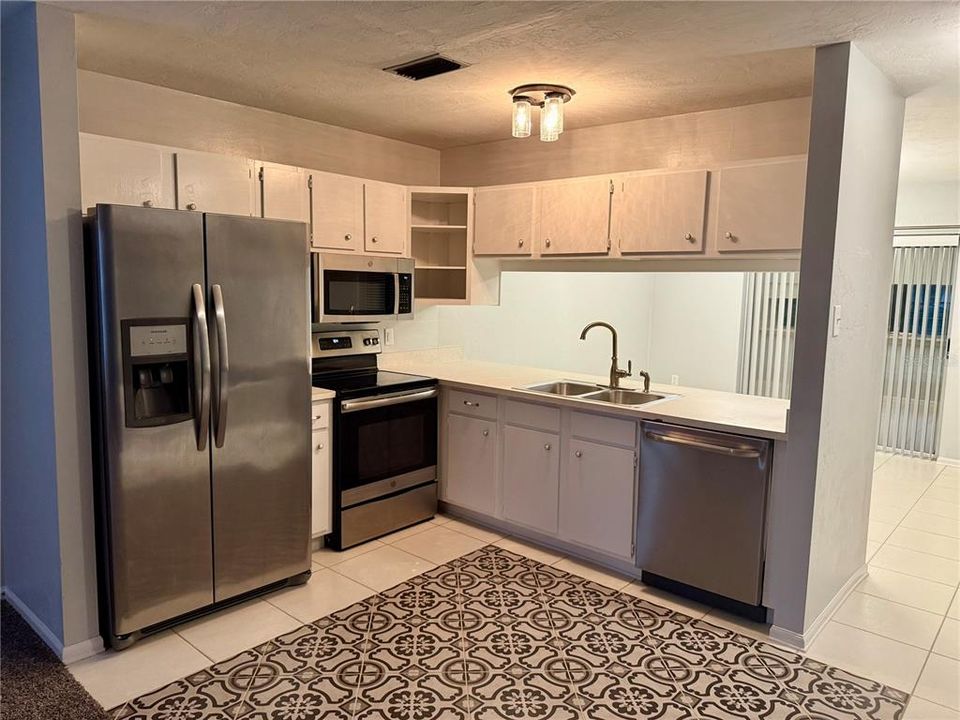 For Sale: $218,000 (2 beds, 2 baths, 1279 Square Feet)