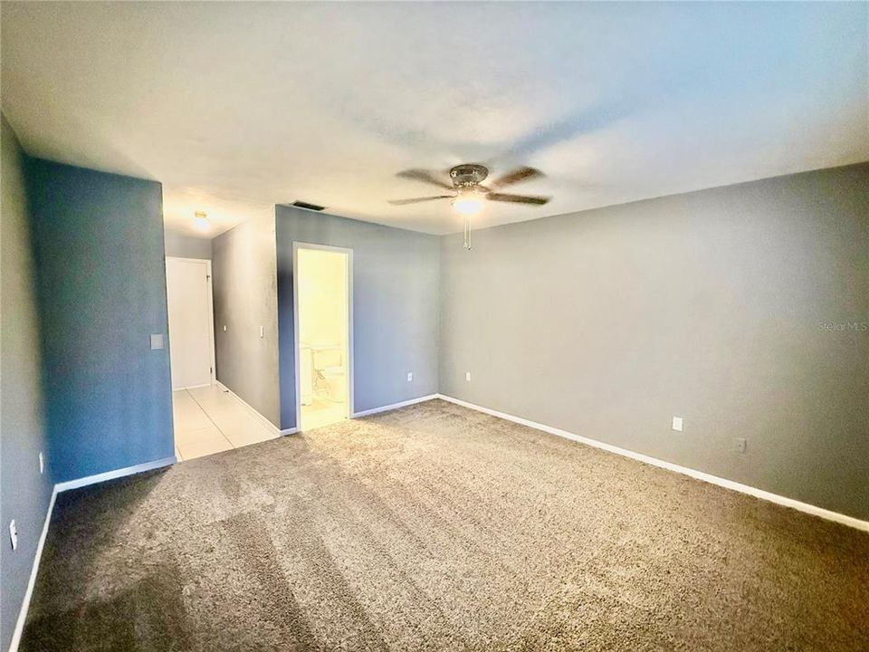 For Sale: $218,000 (2 beds, 2 baths, 1279 Square Feet)