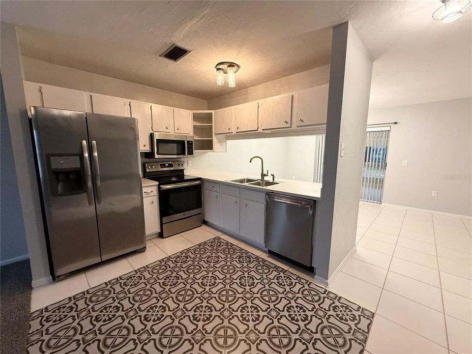 For Sale: $218,000 (2 beds, 2 baths, 1279 Square Feet)