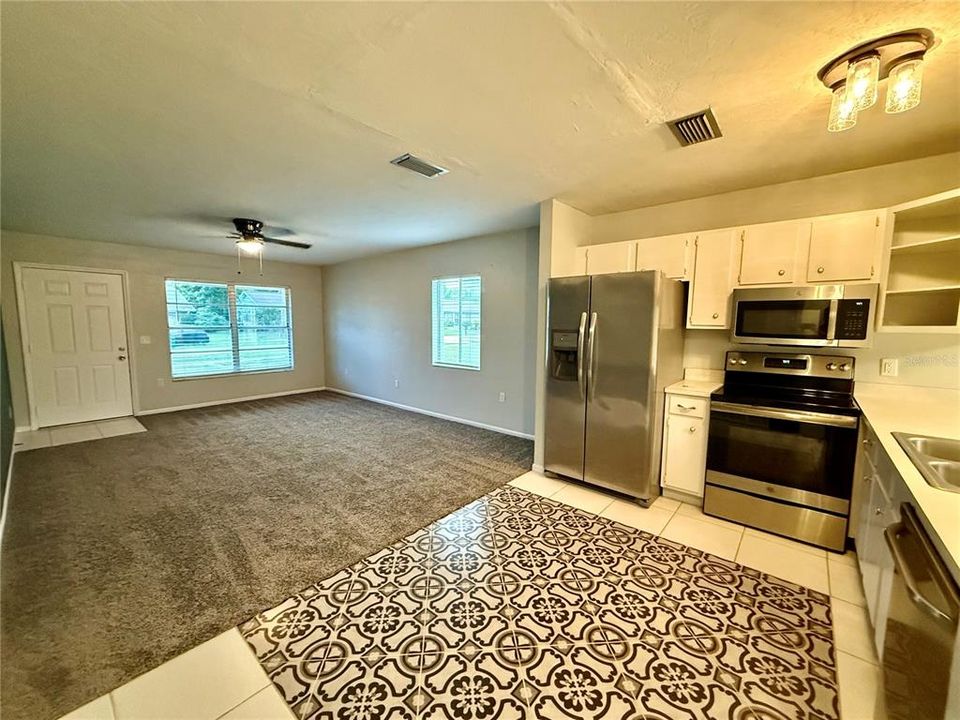 For Sale: $218,000 (2 beds, 2 baths, 1279 Square Feet)