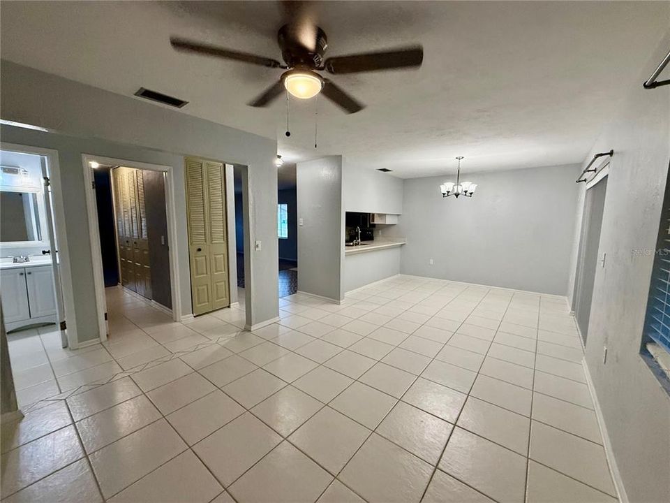 For Sale: $218,000 (2 beds, 2 baths, 1279 Square Feet)