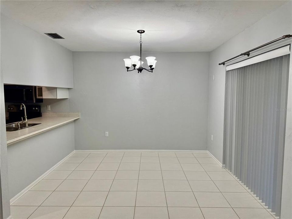 For Sale: $218,000 (2 beds, 2 baths, 1279 Square Feet)