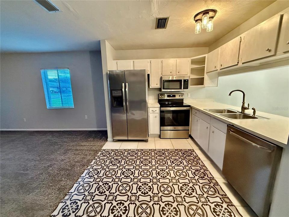 For Sale: $218,000 (2 beds, 2 baths, 1279 Square Feet)