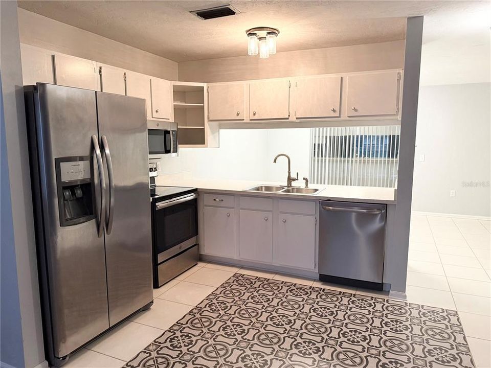 For Sale: $218,000 (2 beds, 2 baths, 1279 Square Feet)