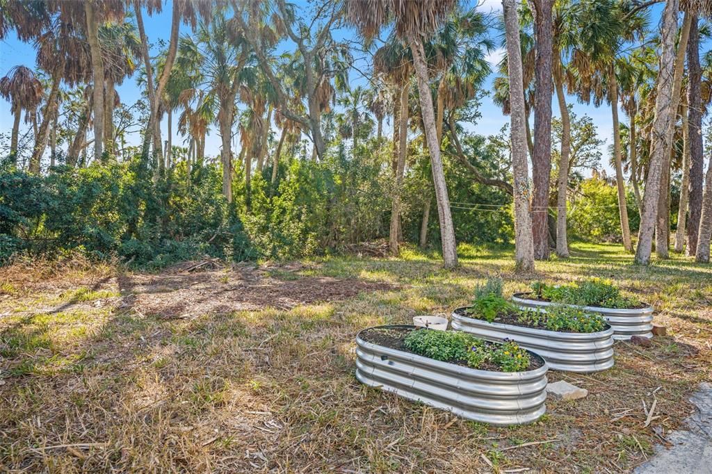 For Sale: $725,000 (2 beds, 1 baths, 1348 Square Feet)